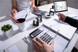 Gestión de contratos laborales, nóminas y Seguridad Social